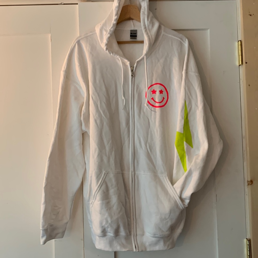 GILDAN XL white full zip star heart lightning design